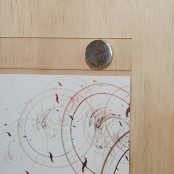 PORTA GRAFICA ACRILICO A5 (14.8*21 CMS) FORMATO MURO VERTICAL 1.5 MM + SET EMBELLECEDORES